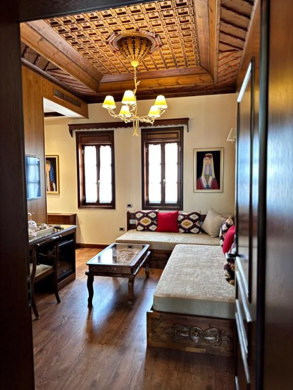 Deluxe Queen Suite