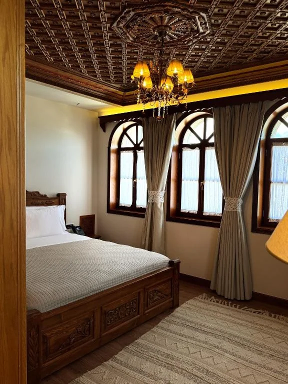 Deluxe Queen Suite
