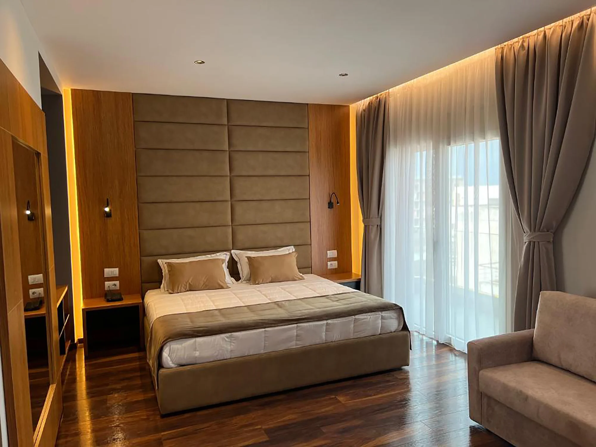 Suite with Mountain View