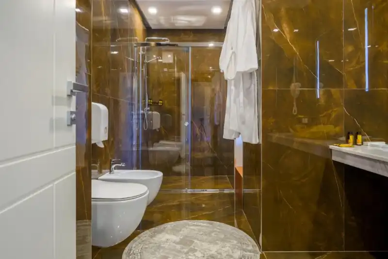 Suite with Hot Tub