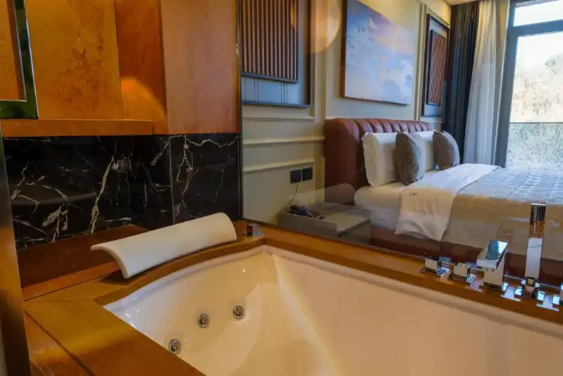 Suite with Hot Tub