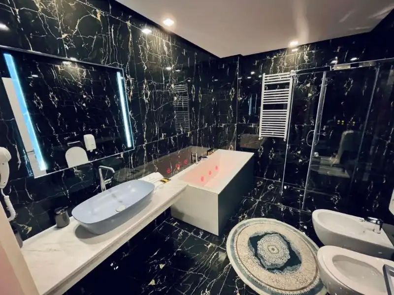 Suite with Hot Tub