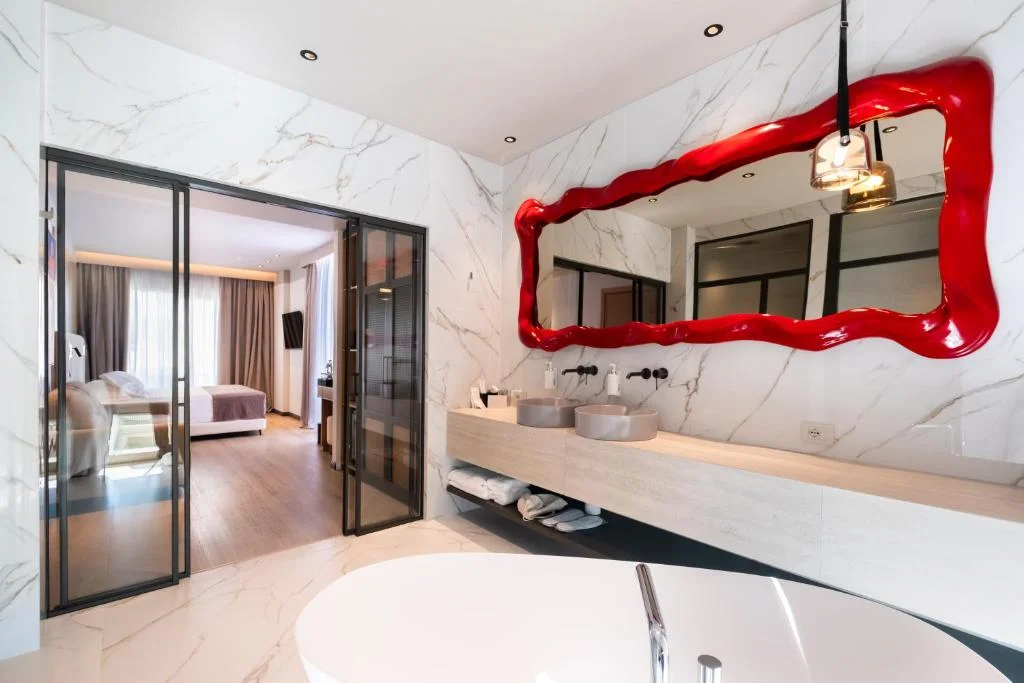 Junior Suite with Bath Tub