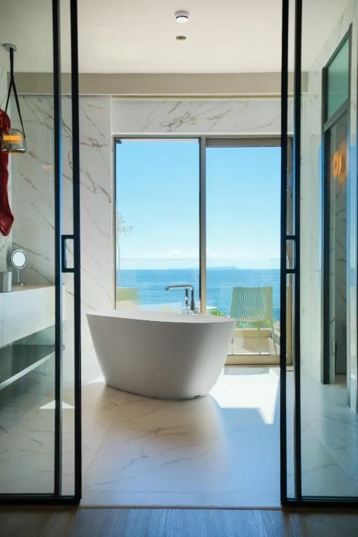 Junior Suite with Bath Tub