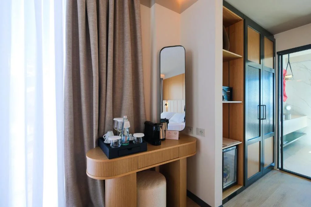 Junior Suite with Bath Tub