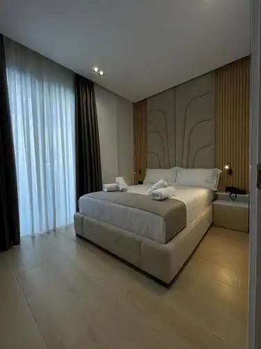 Apartment with Pool View