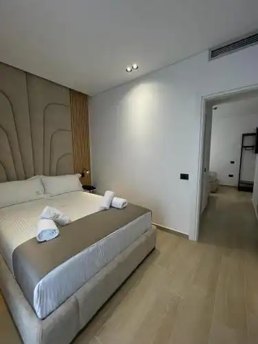 Apartment with Pool View