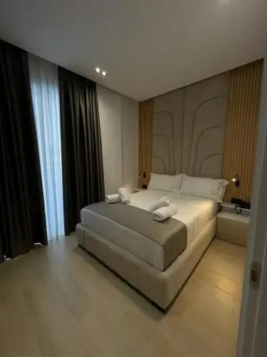 Apartment with Pool View